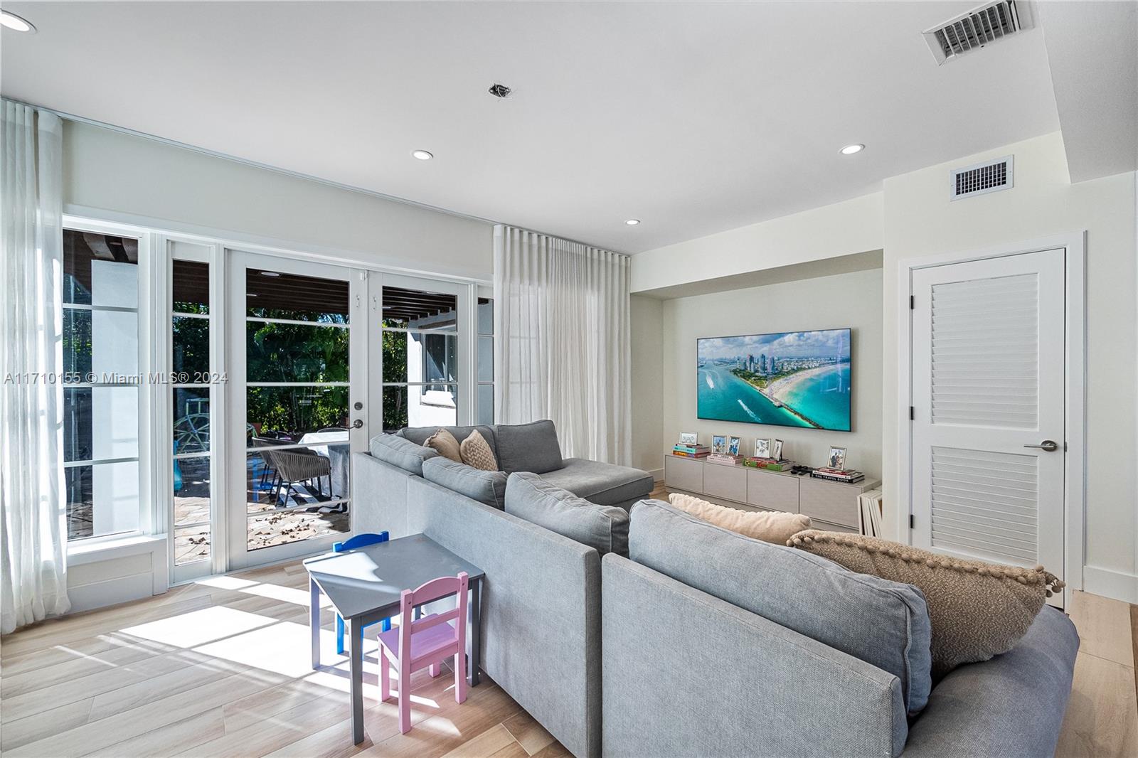 BAY HARBOR ISLAND - Residential