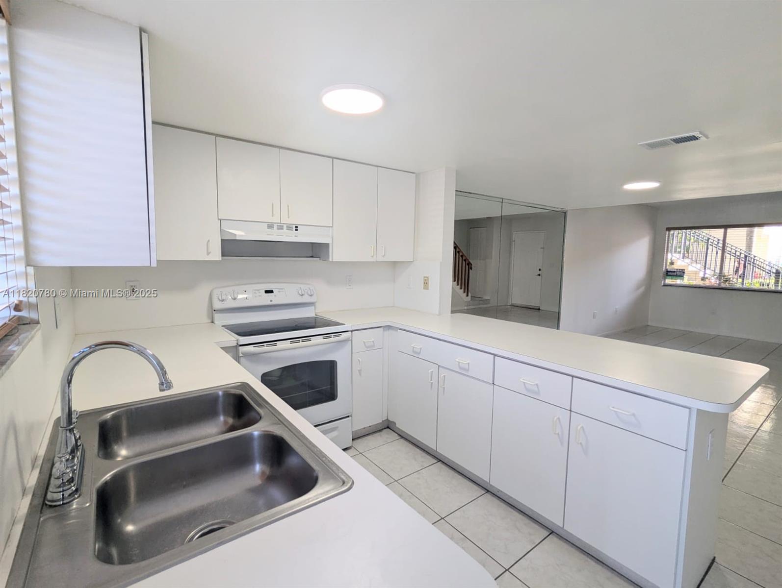 CHATEAUBLEAU VILLAS AT MI - Residential Lease