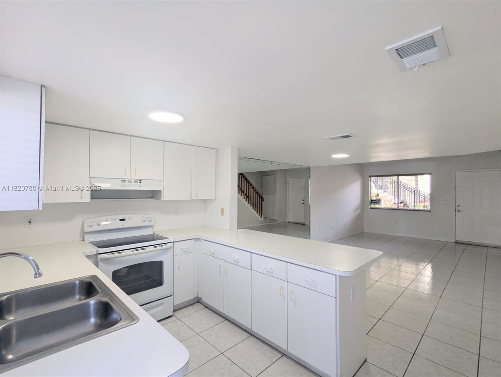 CHATEAUBLEAU VILLAS AT MI - Residential Lease