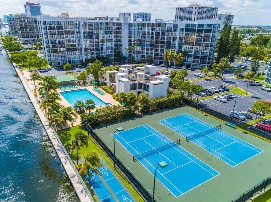 This 1-bedroom plus den condo, located on a peaceful canal, offers a spacious layout perfect for living and working from home. The secure well maintained  community includes top amenities like a pool, sauna, tennis courts, gym, and guest parking. Enjoy best water views and easy access to everything you need in a safe  environment. A perfect blend of comfort and convenience!