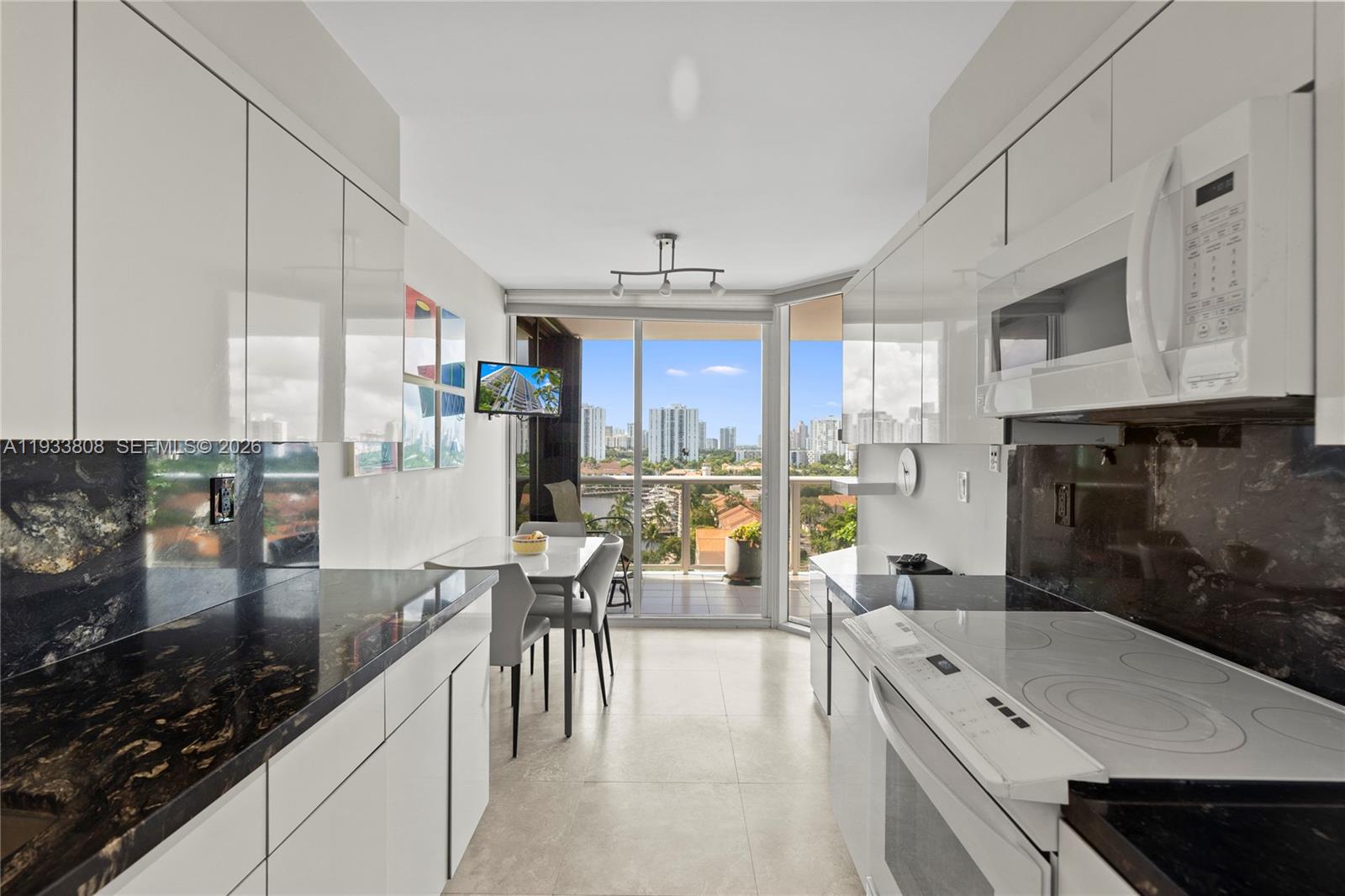 HARBOR TWS AT THE WATERWA - Residential