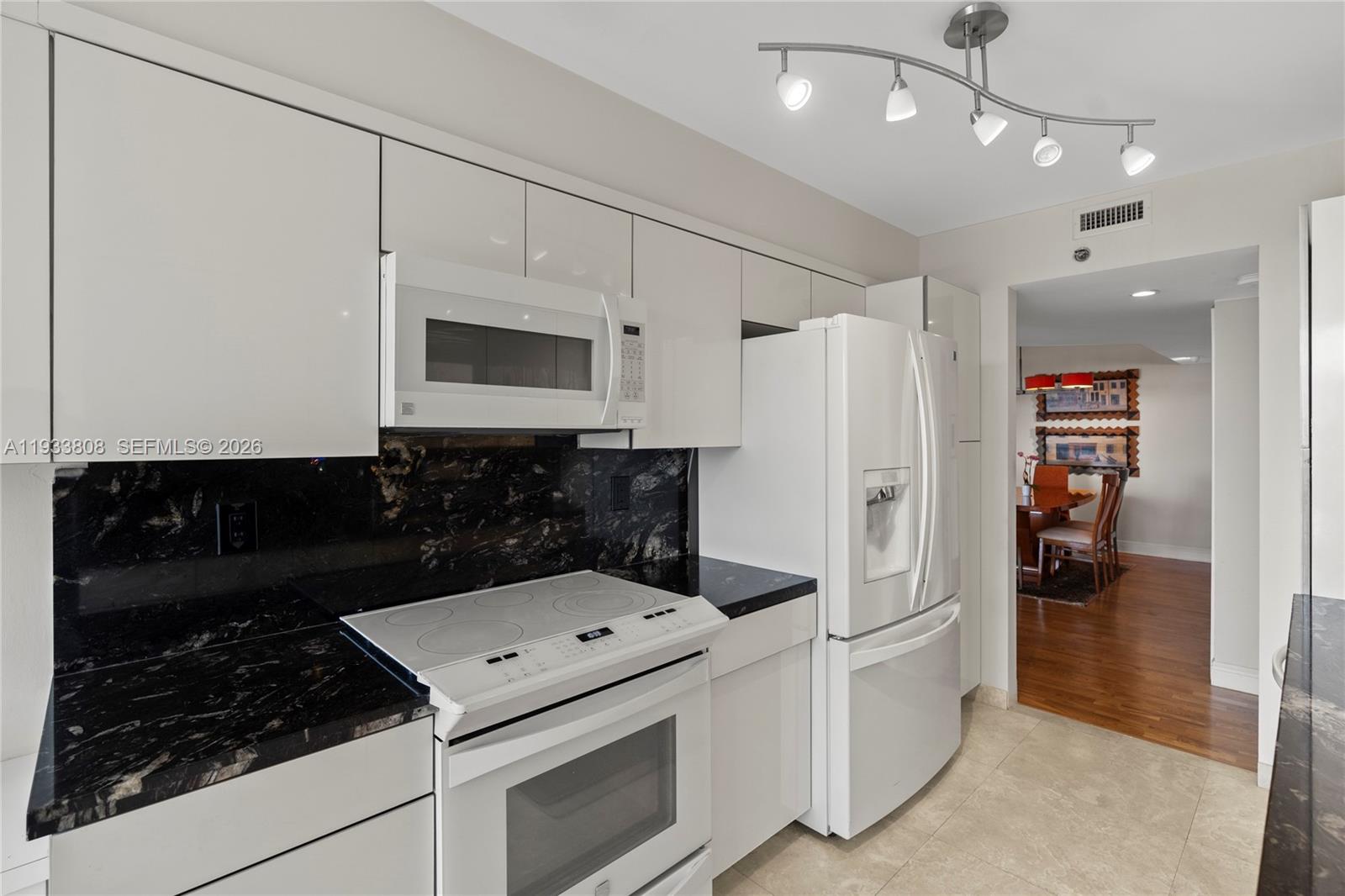 HARBOR TWS AT THE WATERWA - Residential