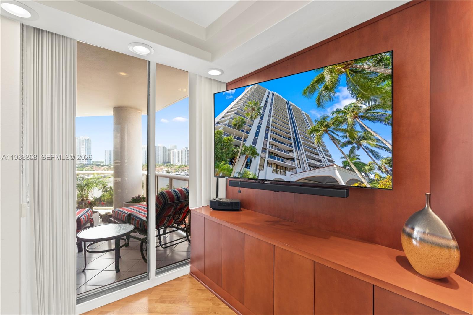 HARBOR TWS AT THE WATERWA - Residential