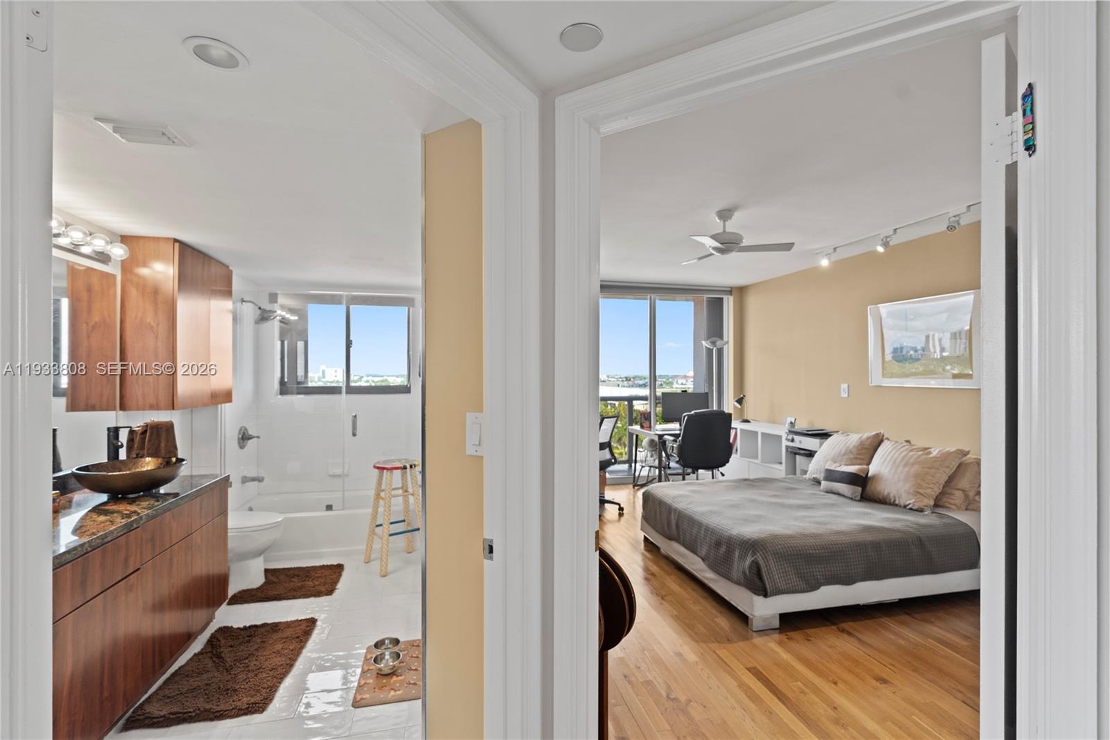 HARBOR TWS AT THE WATERWA - Residential