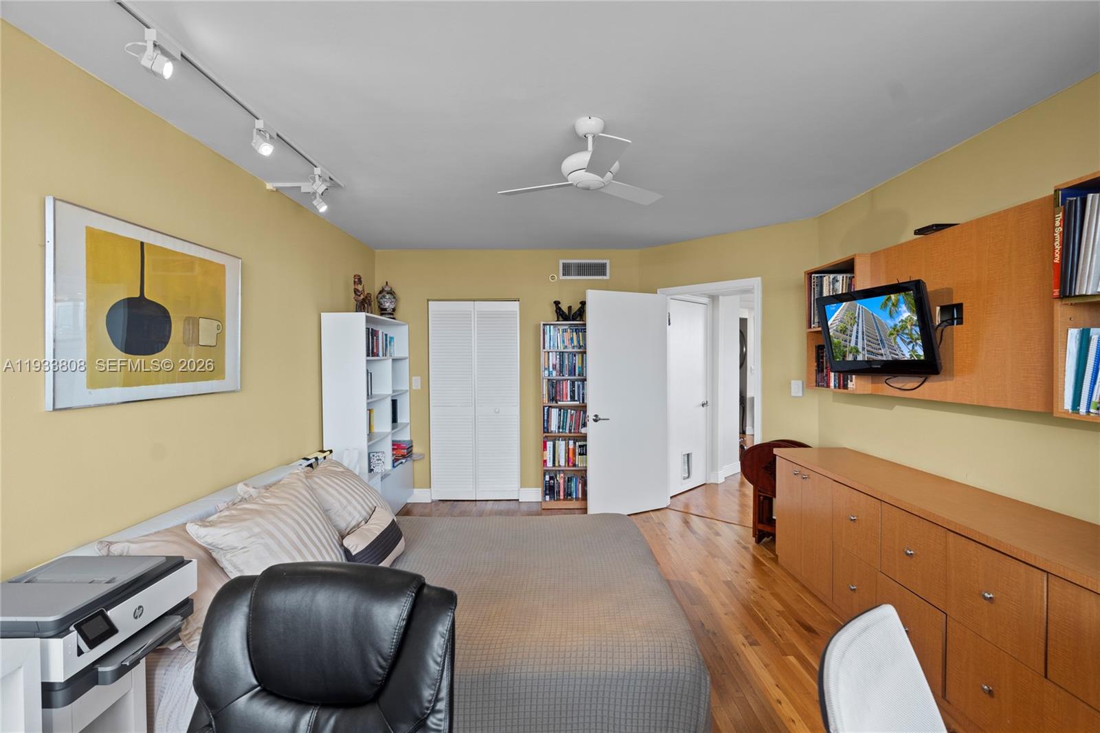 HARBOR TWS AT THE WATERWA - Residential