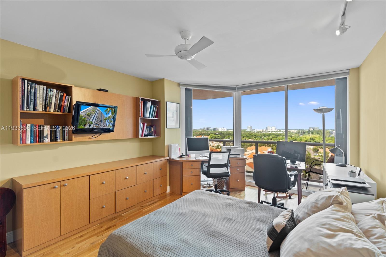 HARBOR TWS AT THE WATERWA - Residential