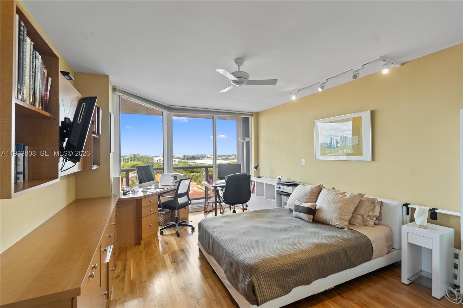 HARBOR TWS AT THE WATERWA - Residential