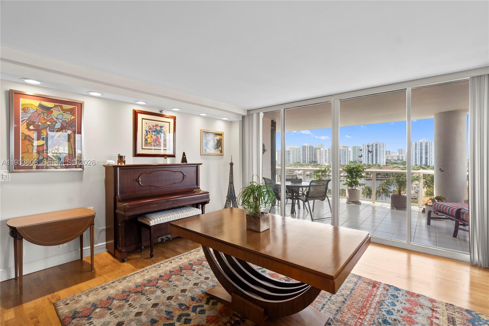 HARBOR TWS AT THE WATERWA - Residential