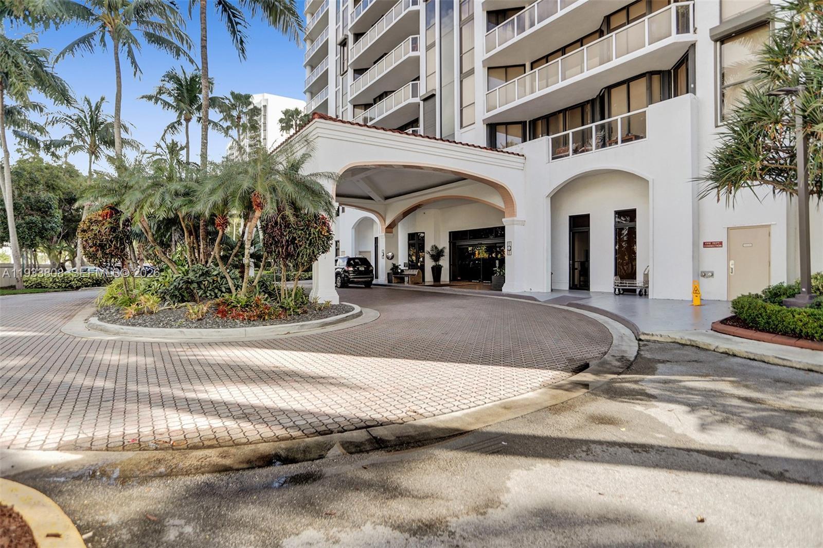 HARBOR TWS AT THE WATERWA - Residential