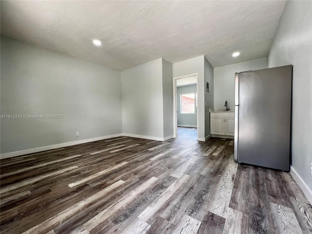 Photo of 806 NW 7th Ter #10, Hallandale Beach, FL 33009 (MLS # A11913376)