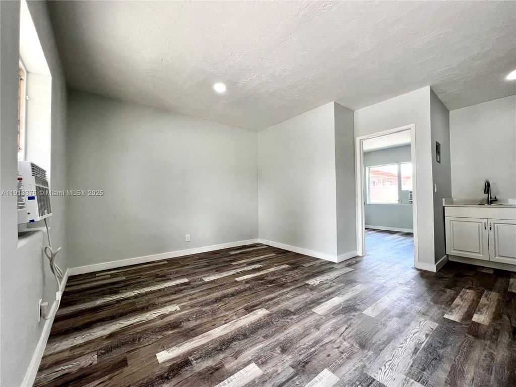 Photo of 806 NW 7th Ter #10, Hallandale Beach, FL 33009 (MLS # A11913376)