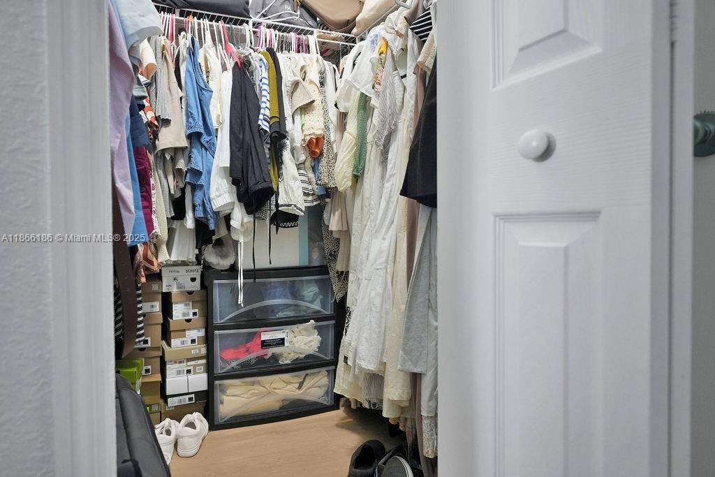 FONTAINBLEAU LAKES COURTY - Residential