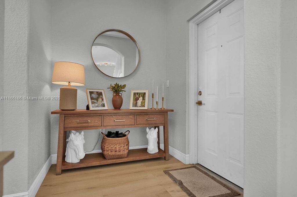 FONTAINBLEAU LAKES COURTY - Residential