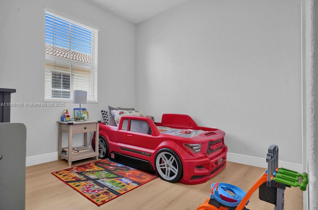 FONTAINBLEAU LAKES COURTY - Residential