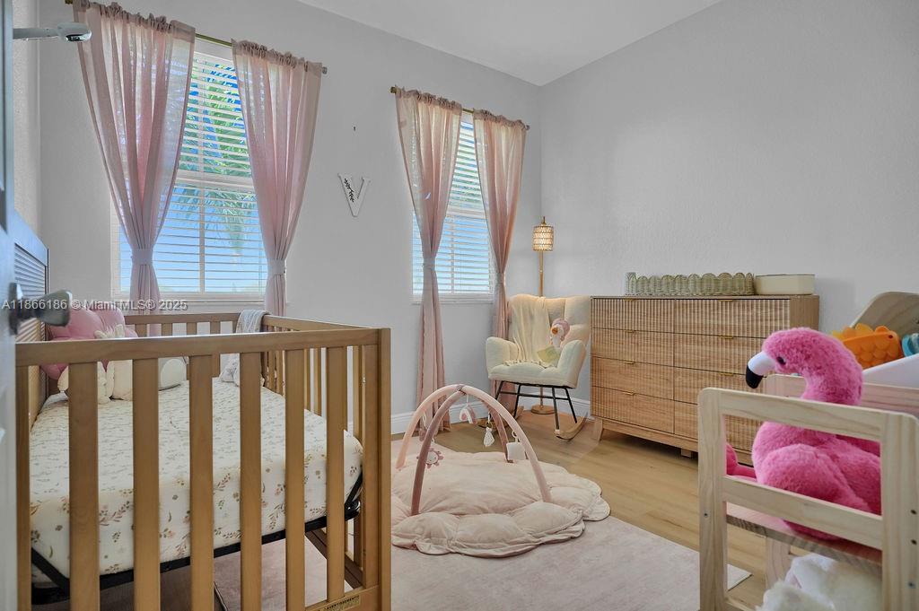 FONTAINBLEAU LAKES COURTY - Residential