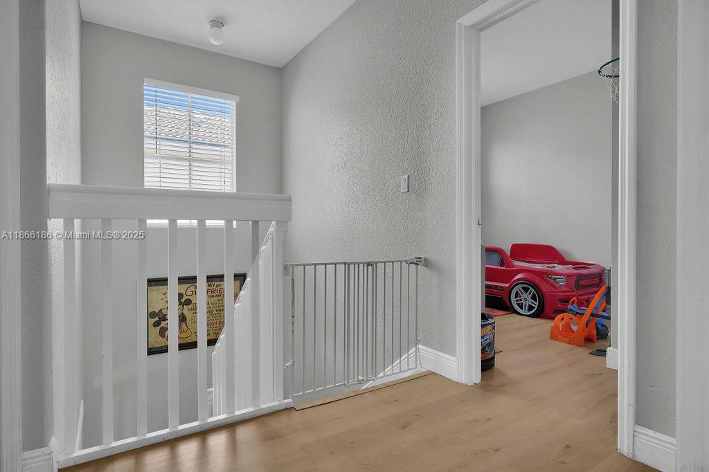 FONTAINBLEAU LAKES COURTY - Residential