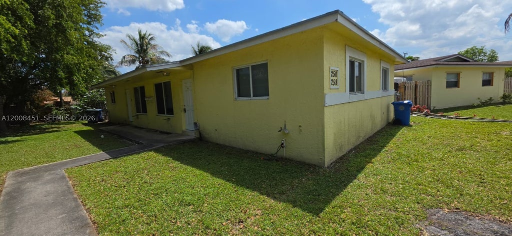 Photo of 250 NE 41st St #250, Oakland Park, FL 33334 (MLS # A12008451)