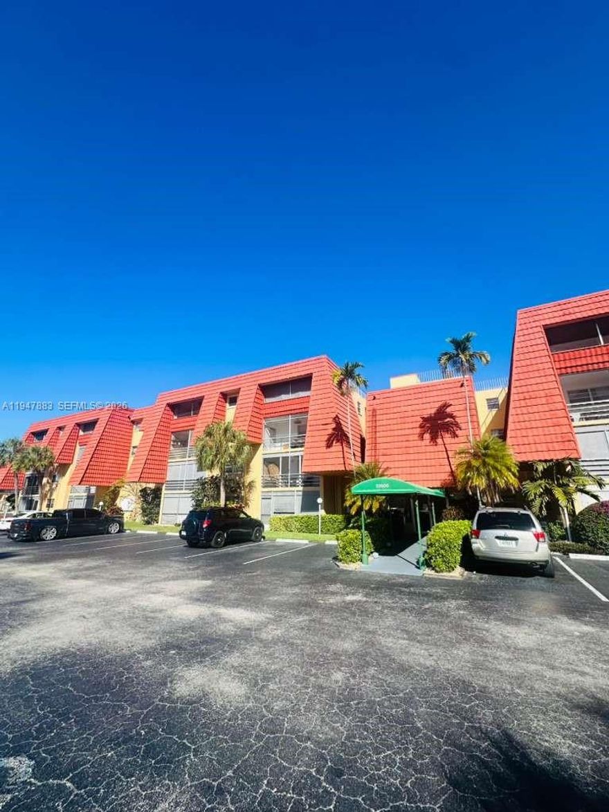Located in the Boca Club area of Boca Raton, Florida (33428), this condo offers a great opportunity for those seeking a community with amenities. Built in 1977, the building features access to a pool, tennis courts, common laundry, and an elevator. The unit includes assigned parking and a secure lobby. The complex maintains a private atmosphere, perfect for an active lifestyle with recreational spaces. Its Boca Raton location offers proximity to shops, restaurants, and beaches. The association allows pets, adding flexibility. The condo is ideal for both permanent residents and investors. Association approval takes 3-4 weeks. It is sold "As Is" and is eligible for financing. A chance to join a vibrant, active environment in one of South Florida’s most sought-after areas.