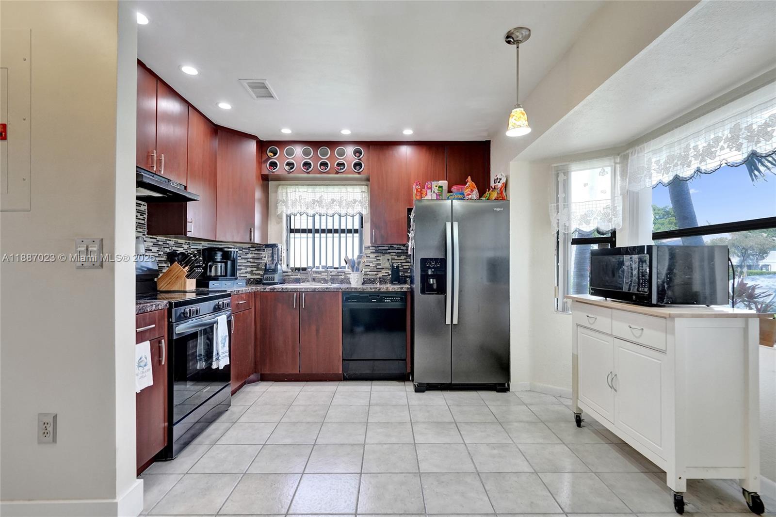 PEMBROKE POINTE SECTION T - Residential