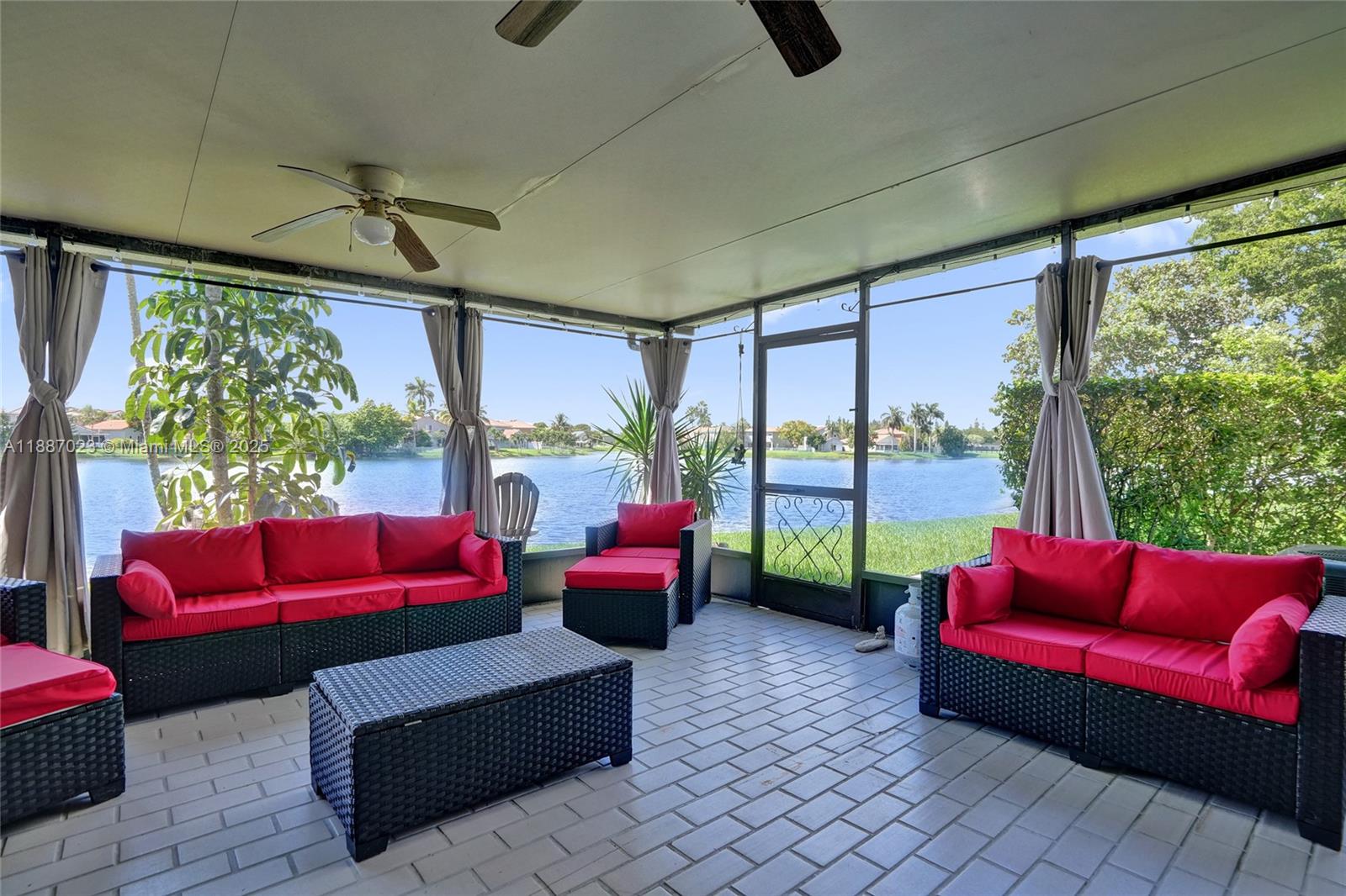 PEMBROKE POINTE SECTION T - Residential