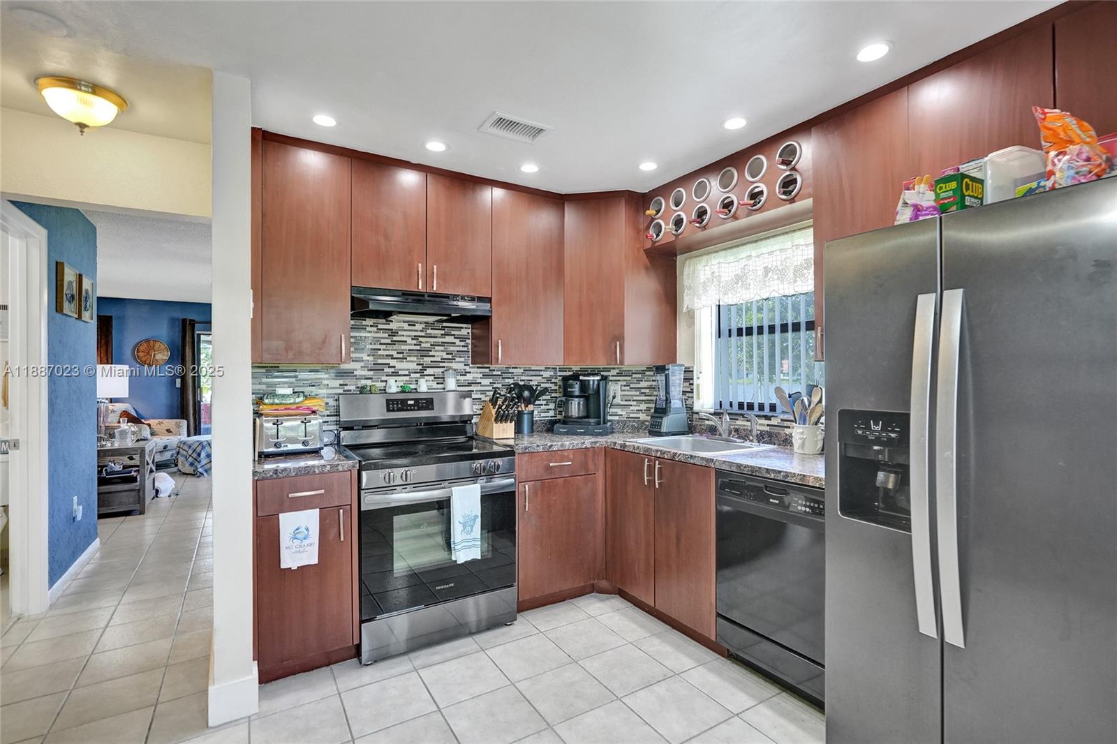 PEMBROKE POINTE SECTION T - Residential
