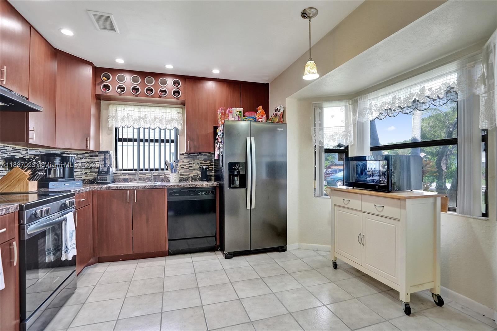 PEMBROKE POINTE SECTION T - Residential