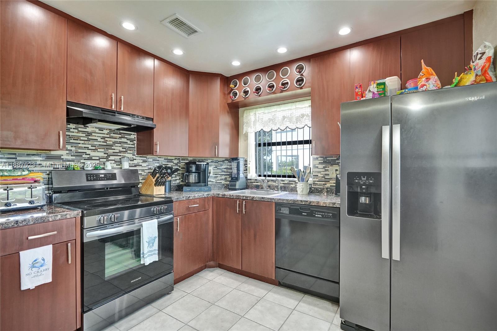 PEMBROKE POINTE SECTION T - Residential