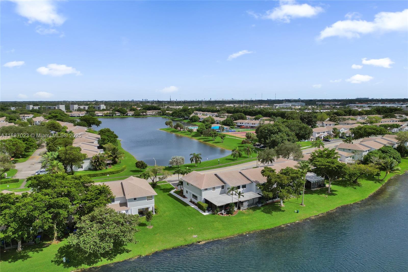 PEMBROKE POINTE SECTION T - Residential