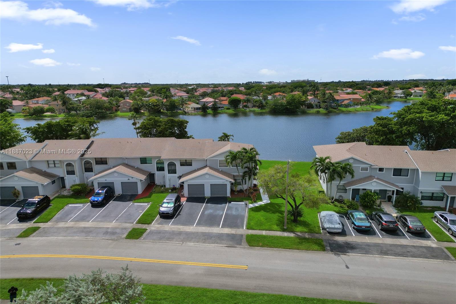 PEMBROKE POINTE SECTION T - Residential