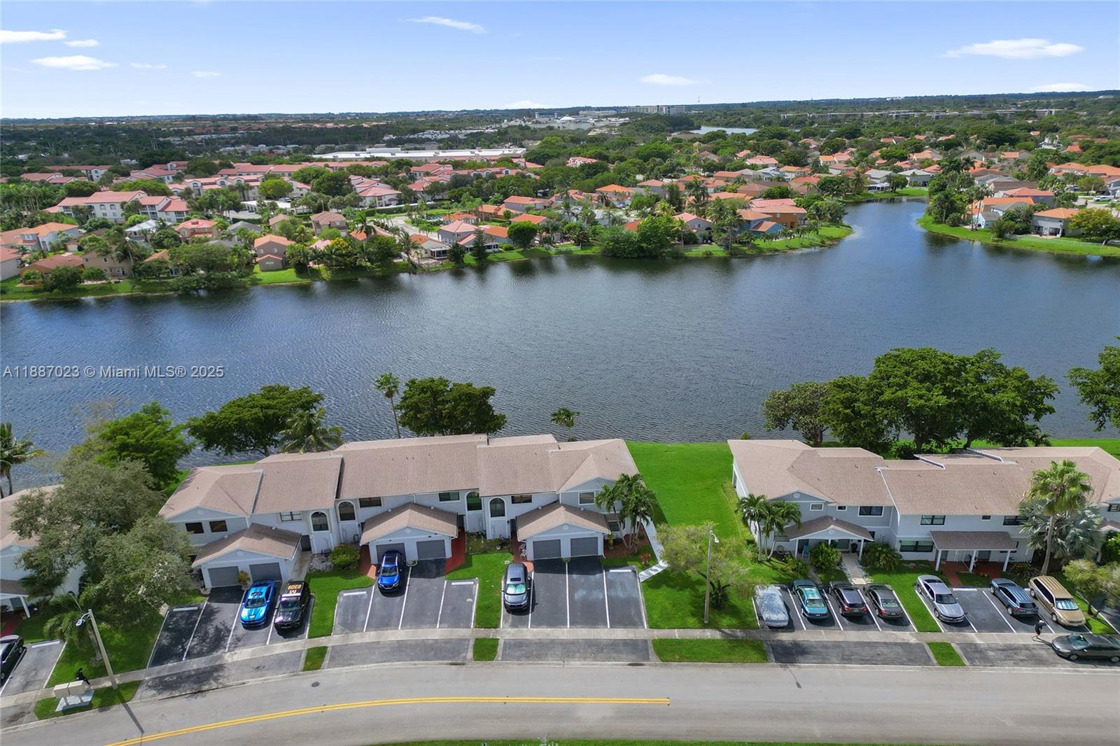 PEMBROKE POINTE SECTION T - Residential