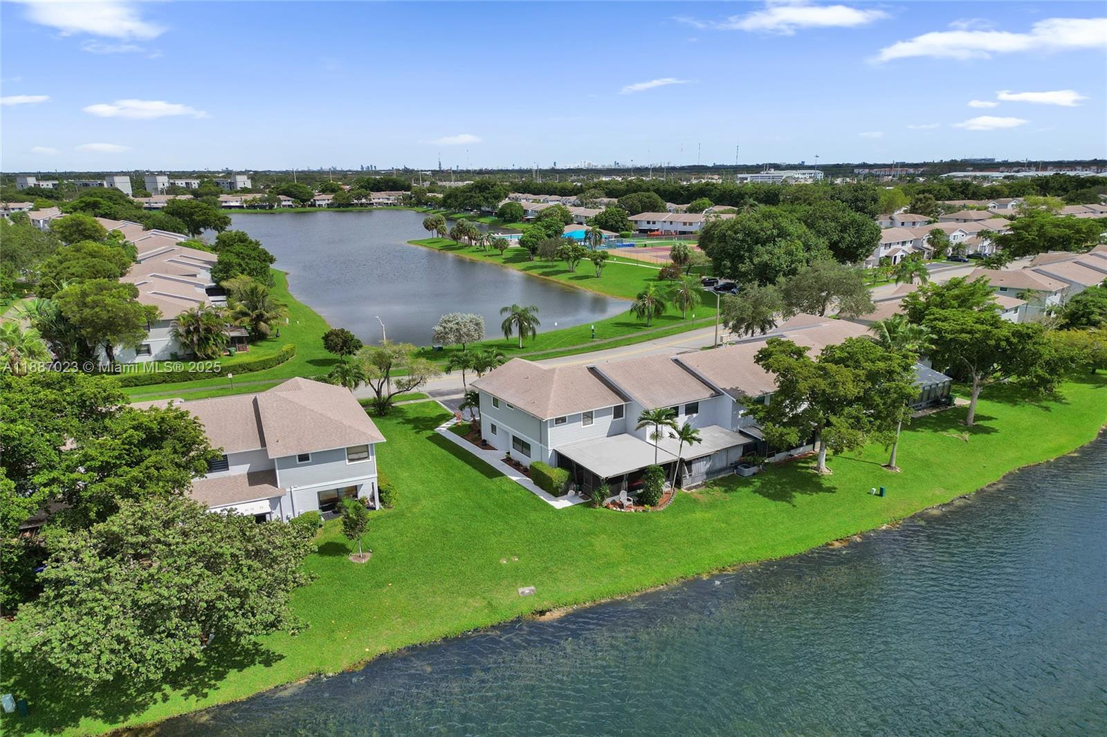 PEMBROKE POINTE SECTION T - Residential