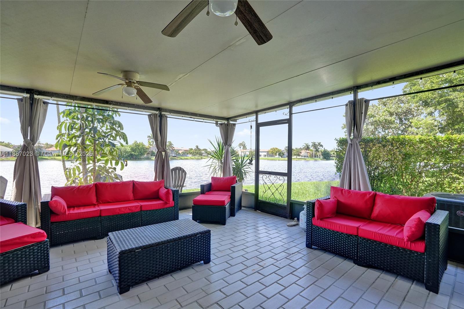 PEMBROKE POINTE SECTION T - Residential