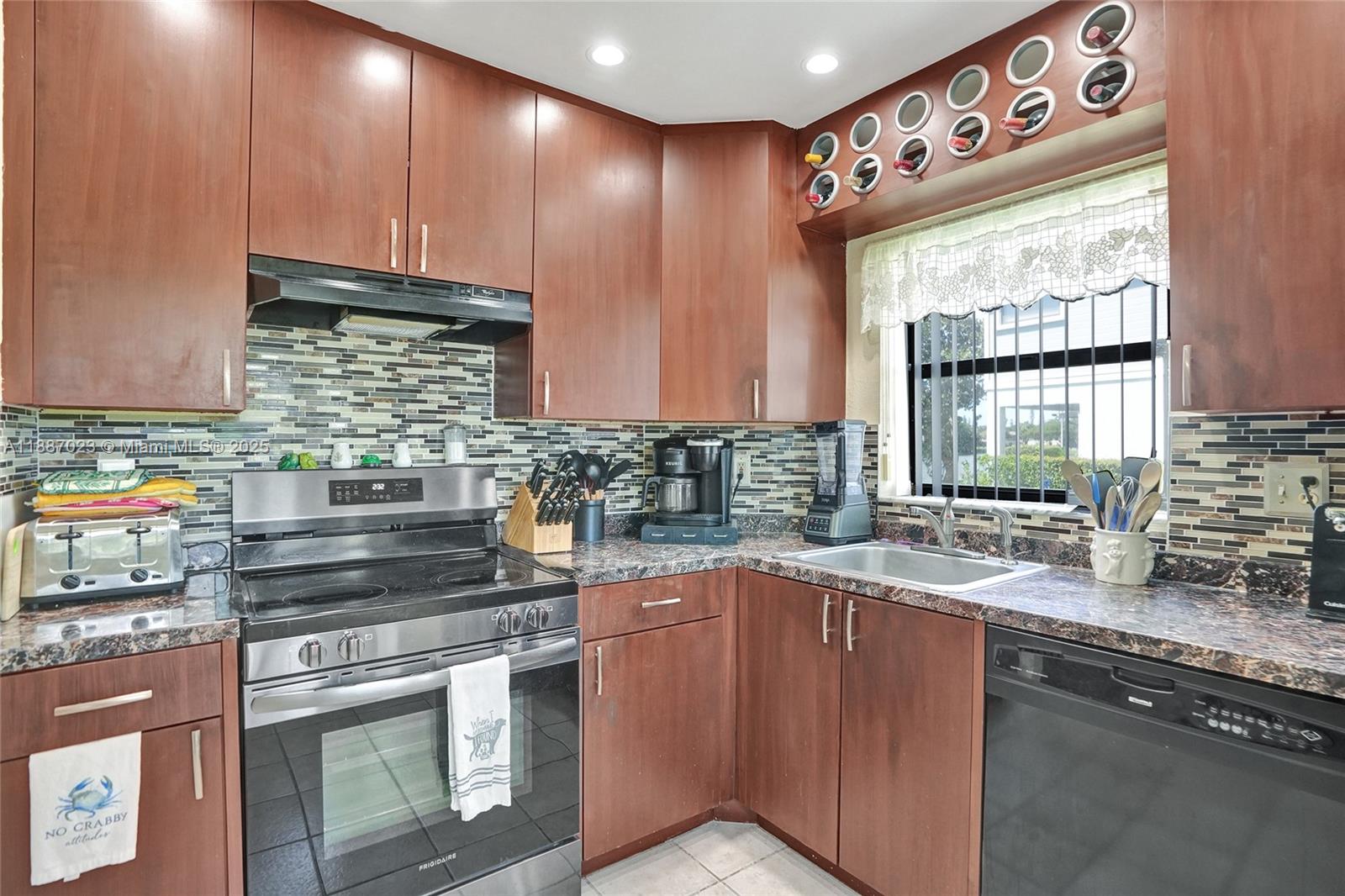 PEMBROKE POINTE SECTION T - Residential