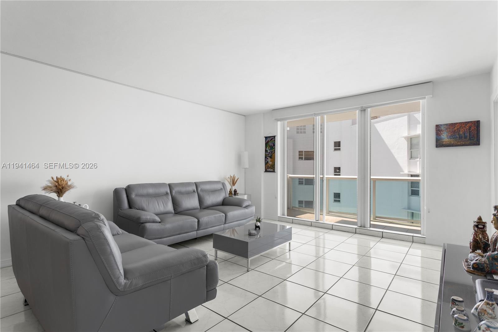 0HE CARRIAGE CLUB SOUTH C - Residential