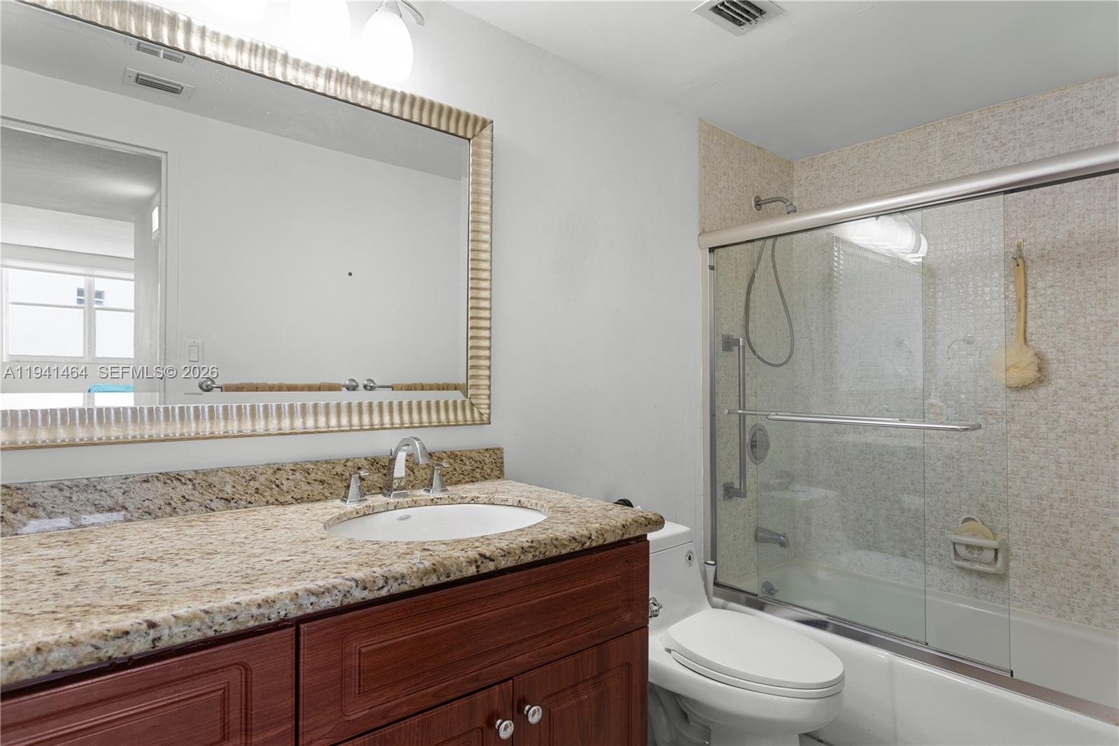 0HE CARRIAGE CLUB SOUTH C - Residential