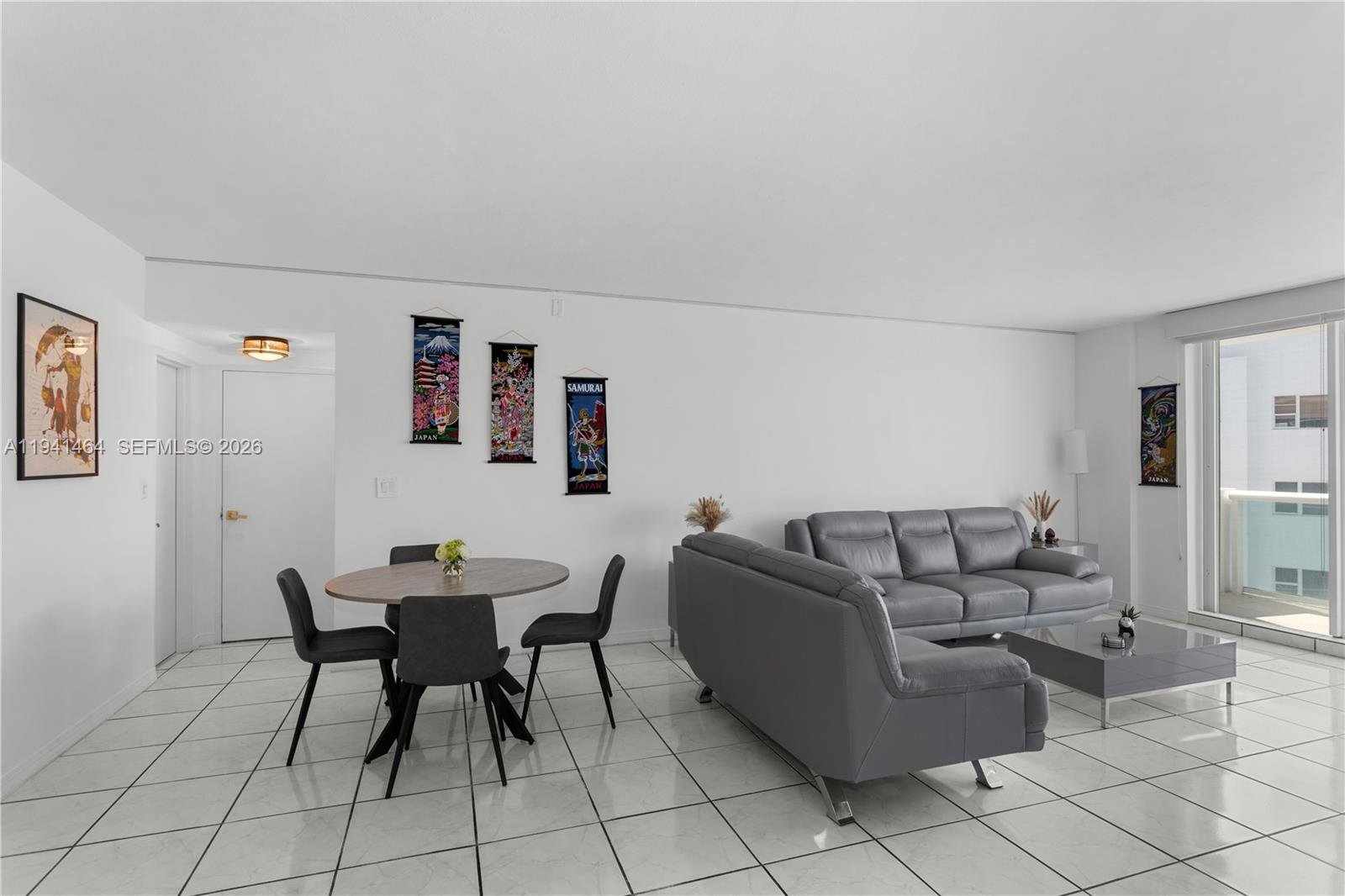 0HE CARRIAGE CLUB SOUTH C - Residential