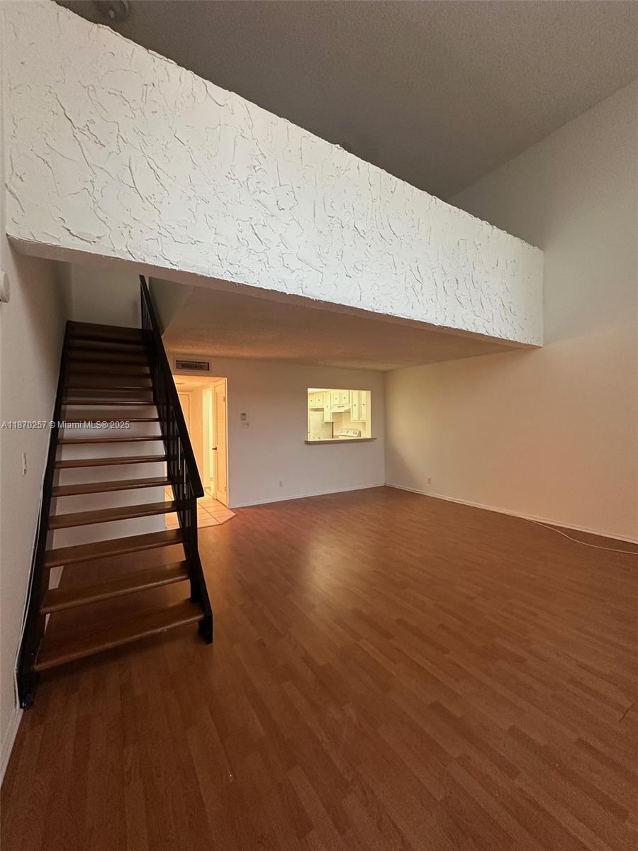 VENETIAN GARDENS AT COUNT - Residential