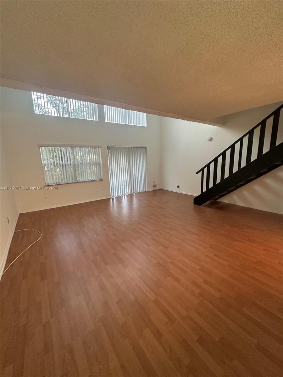 VENETIAN GARDENS AT COUNT - Residential