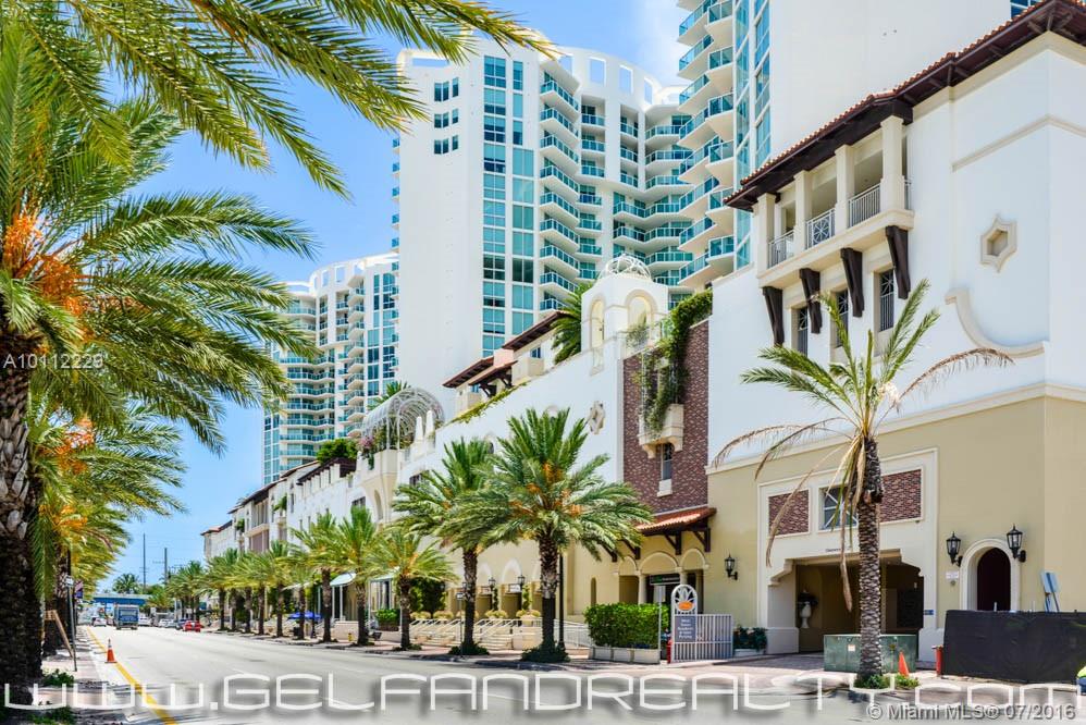 STUNNING RENOVATED 3 BED/ 2 BATH UNIT. BEAUTIFUL VIEW, VALET PARKING, SPA, POOL, JUST MINUTES AWAY FROM SHOPPING, SHOOL, PARKS, BEACHES. AVAILABLE NOW.