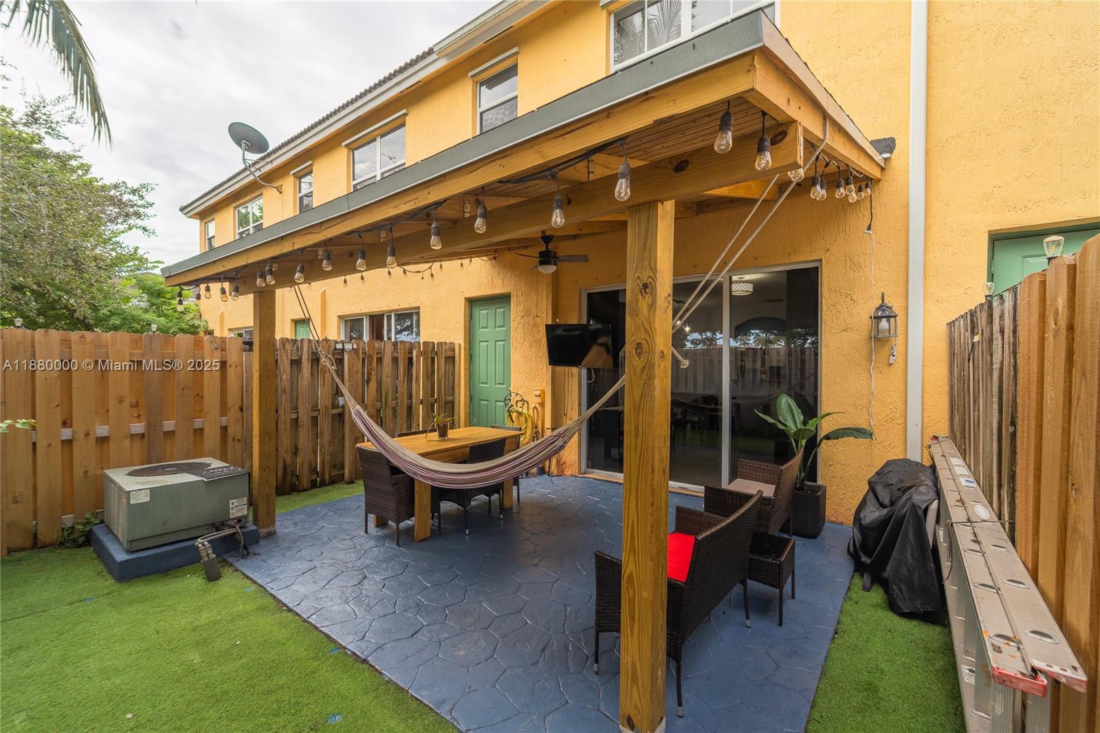 MARBELLA BAY - Residential