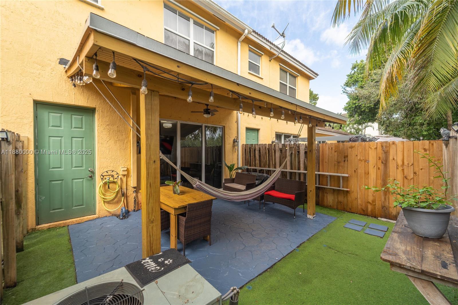 MARBELLA BAY - Residential