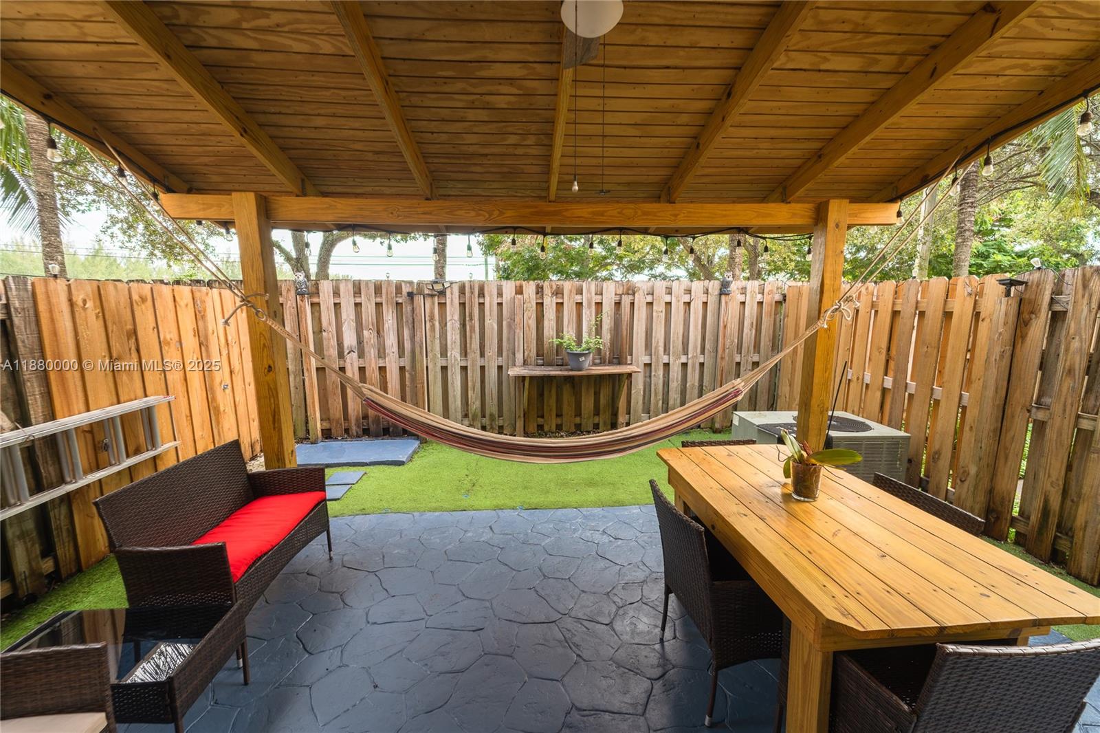 MARBELLA BAY - Residential