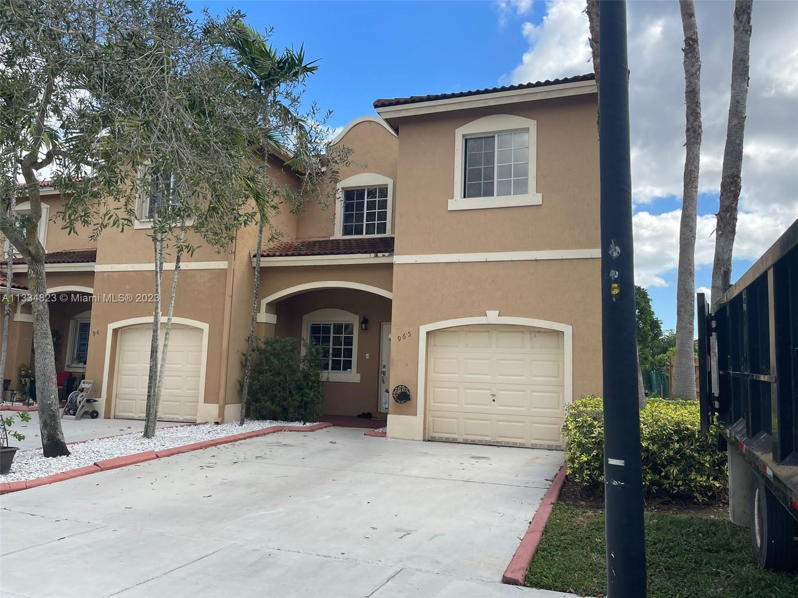 EMERALD LAKES - Residential