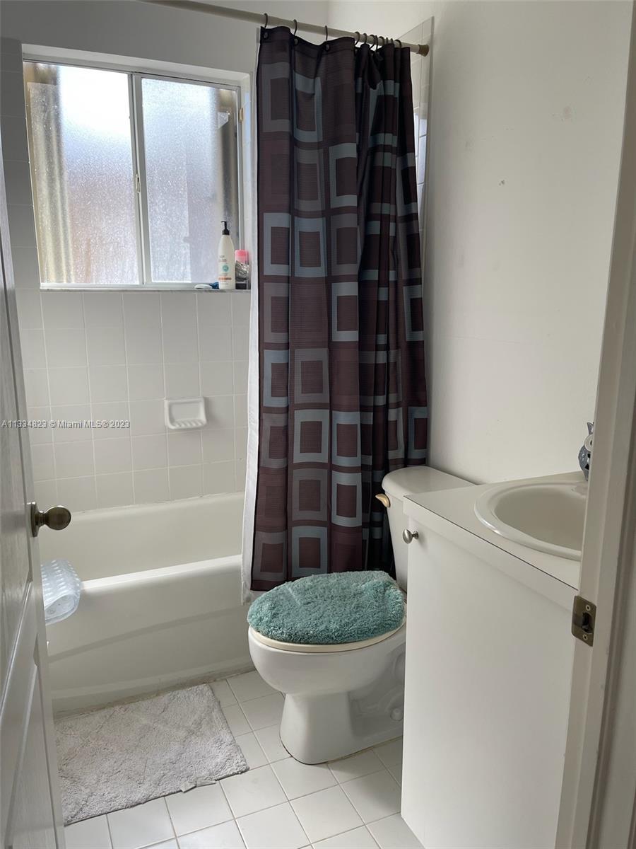 EMERALD LAKES - Residential