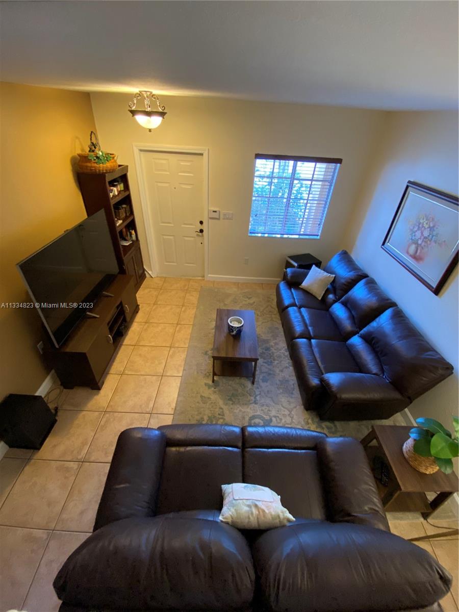 EMERALD LAKES - Residential