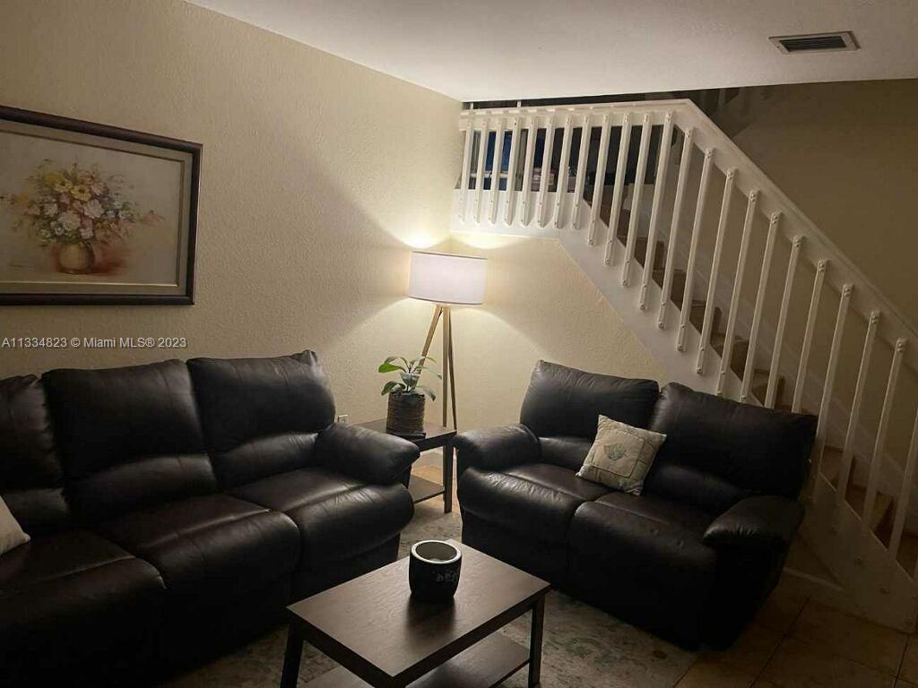 EMERALD LAKES - Residential