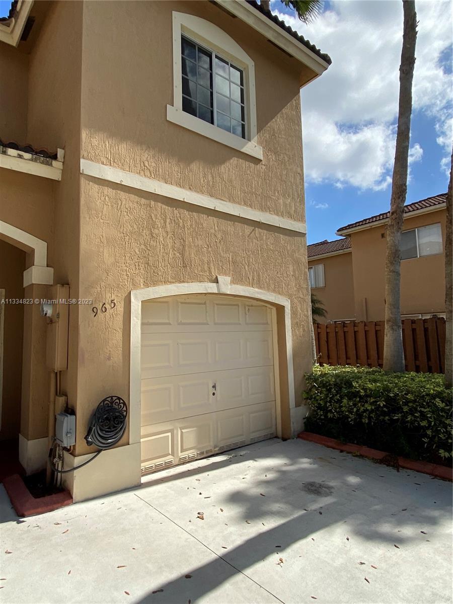 EMERALD LAKES - Residential