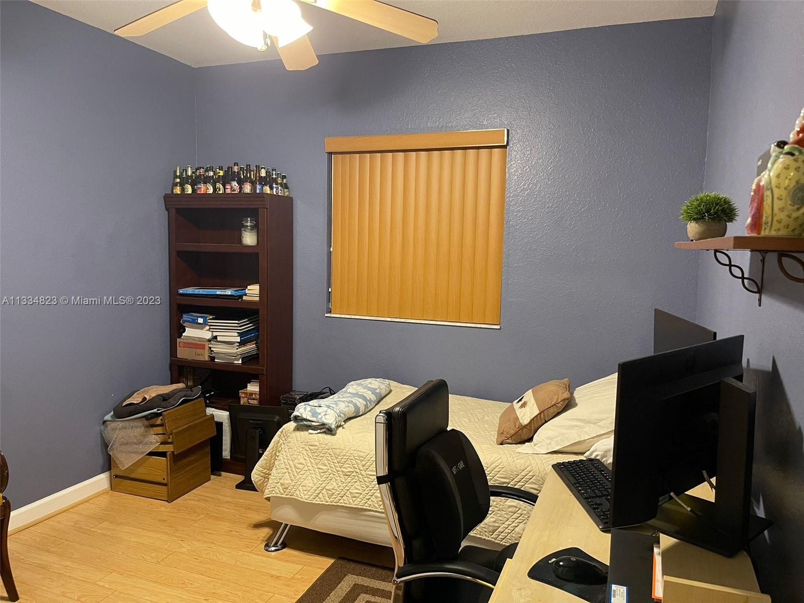 EMERALD LAKES - Residential