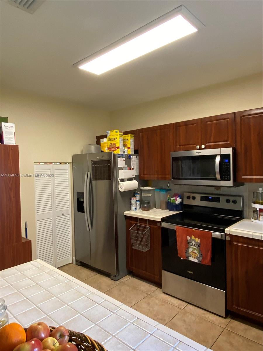 EMERALD LAKES - Residential