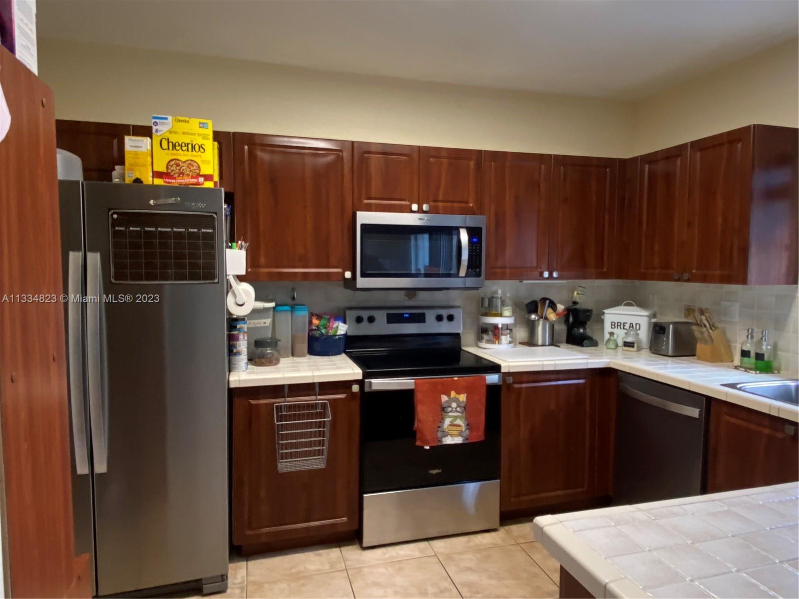 EMERALD LAKES - Residential